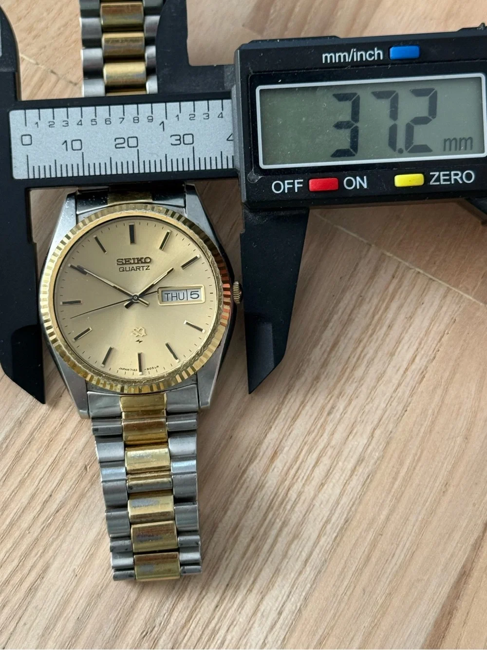 Seiko SQ Presidential Vintage Mens Watch Two-Tone Bracelet Case Date New Crystal